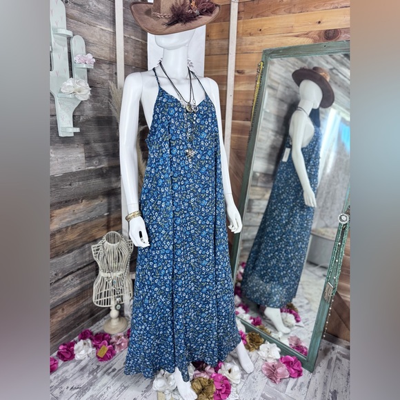 Three Bird Nest Oasis Pocket Maxi Dress - Navy Floral - Picture 5 of 13